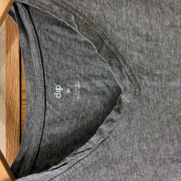 🫧 Dip brand size m grey gray v neck t-shirt cotton blend - Picture 3 of 4